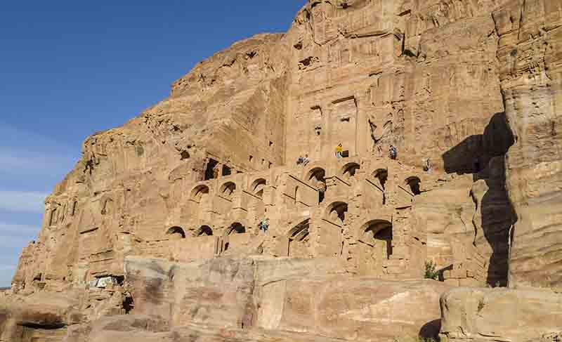 79 - Jordania - Petra - Tumbas Reales - tumba de La Urna